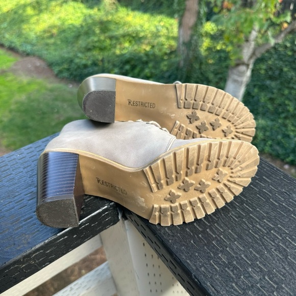 Restricted Women’s Gray Taupe Lace Up Heeled Booties‎ Size 6.5 - Picture 9 of 10